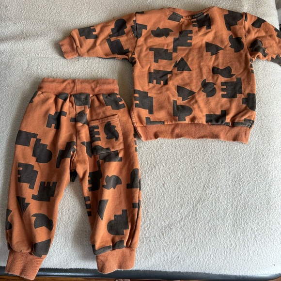 Cute, stylish Toddler joggers and sweatshirt outfit from Omami Mini LA - Picture 6 of 7